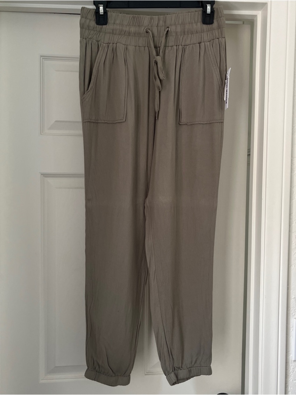 NWT. Drawstring Jogger Pants - Steve Madden, Olive/taupe